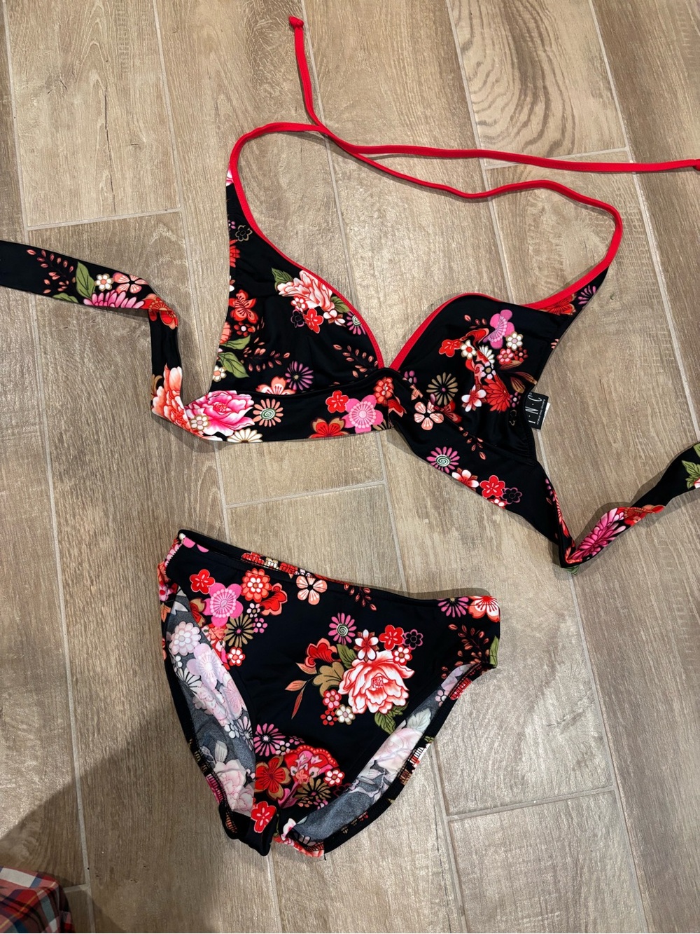 Beautiful Floral on Black 2 piece Bikini Swimsuit INC 12 top 6 bottom Red Pink